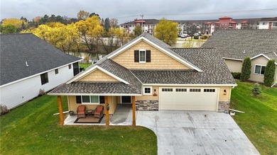 Gorgeous like-new patio home overlooking a peaceful pond and - photo 1