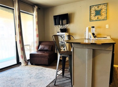 This condo is priced to sell and ready for your next - photo 12