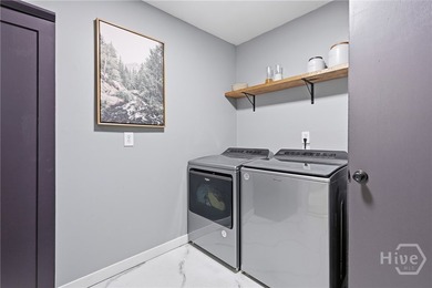 Tucked beneath mature trees on Wilmington Island, 607 Leaning - photo 12