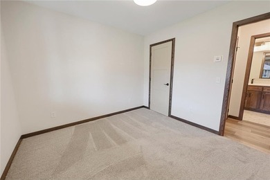 Gorgeous like-new patio home overlooking a peaceful pond and - photo 5