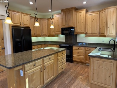 Welcome to this well-maintained 3-bedroom, 2.5-bath home located - photo 15