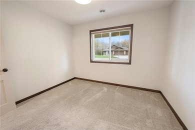 Gorgeous like-new patio home overlooking a peaceful pond and - photo 7