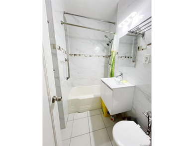 Well-managed co-op in North Corona, Flushing. Newly renovated - photo 8