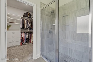 Step into this stunning 5-bedroom, 3-bathroom home offering the - photo 33