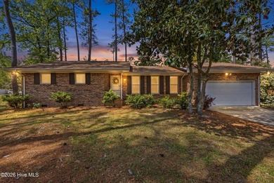 Don't miss out on this MOVE-IN ready, freshly painted, brick - photo 4