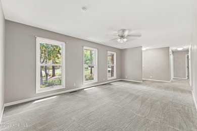 Don't miss out on this MOVE-IN ready, freshly painted, brick - photo 6