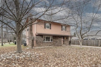 Upper Straits Lake Home For Sale in West Bloomfield Michigan
