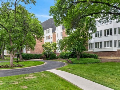 (private lake, pond, creek) Condo For Sale in Buffalo Grove Illinois