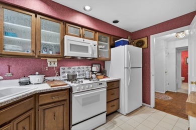 Charming and well-maintained 2-Bed/1-Bth condo in sought-after - photo 7