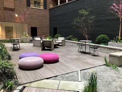 Just Listed! Chic renovated 2 bed Loft with washer dryer on High - photo 13