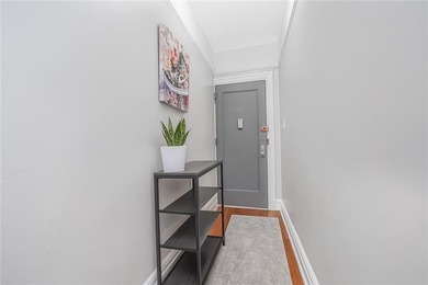 Recently renovated 1-bedroom co-op in a pet-friendly Bay Ridge