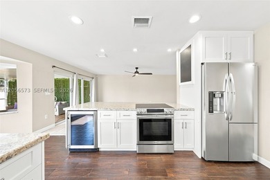 Welcome to this beautifully maintained 5-bedroom, 4-bath - photo 14