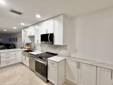 Enjoy the best of country club living at Hunters Run in this - photo 6
