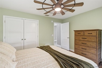 Wake up to breathtaking sunrise views over the lake in this - photo 18