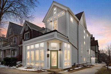 Stunning 5 Bed 3 Full Bath Historic Home w/ heated 2 car - photo 1