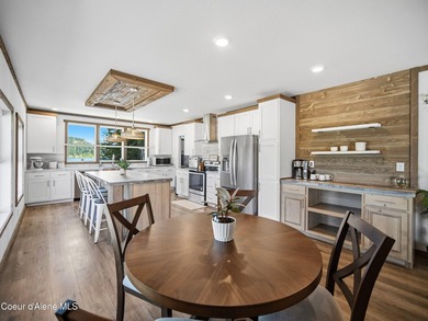 A beautiful WATERFRONT property with over 160 feet of private - photo 12