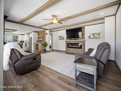 A beautiful WATERFRONT property with over 160 feet of private - photo 13