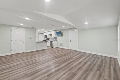 Stunning, Stylish, and Move-In Ready! This beautifully renovated - photo 14