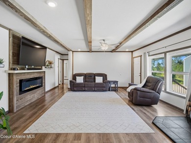 A beautiful WATERFRONT property with over 160 feet of private - photo 15