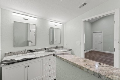 Stunning, Stylish, and Move-In Ready! This beautifully renovated - photo 27