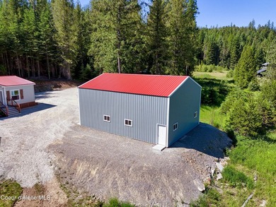 A beautiful WATERFRONT property with over 160 feet of private - photo 36