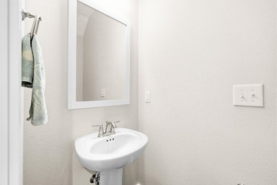 Beautifully maintained, thoughtfully designed townhome in the - photo 36