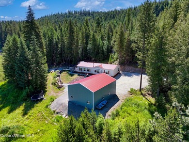 A beautiful WATERFRONT property with over 160 feet of private - photo 37