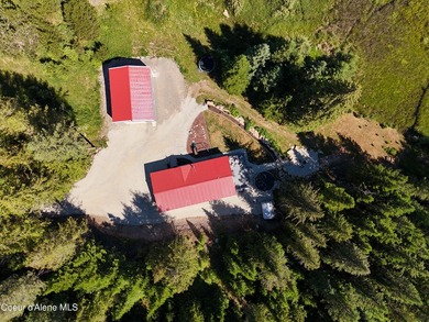 A beautiful WATERFRONT property with over 160 feet of private - photo 38