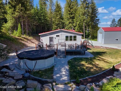 A beautiful WATERFRONT property with over 160 feet of private - photo 40