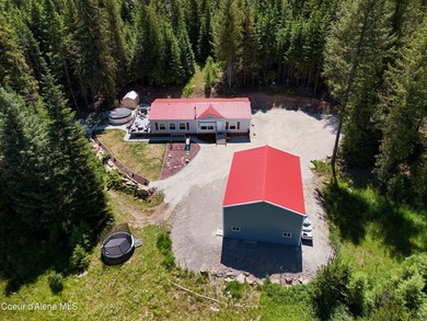 A beautiful WATERFRONT property with over 160 feet of private - photo 41