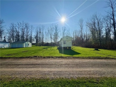 Opportunity awaits with this charming 2-bedroom, 1-bath home - photo 2