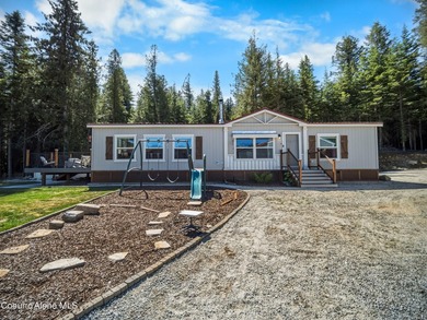 A beautiful WATERFRONT property with over 160 feet of private - photo 42