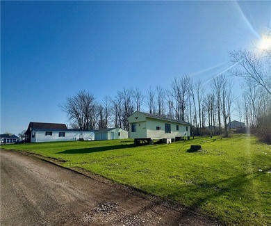 Opportunity awaits with this charming 2-bedroom, 1-bath home - photo 4