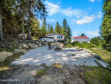 A beautiful WATERFRONT property with over 160 feet of private - photo 46