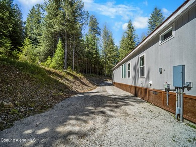 A beautiful WATERFRONT property with over 160 feet of private - photo 50