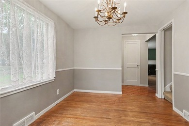 Welcome to 765 South Grosvenor, a lovingly cared-for 3-bedroom - photo 11