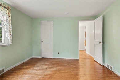 Welcome to 765 South Grosvenor, a lovingly cared-for 3-bedroom - photo 12