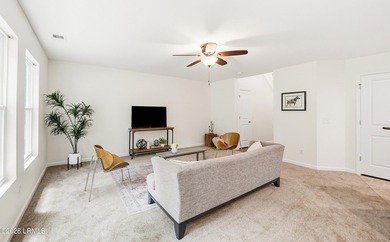 Turn Key 4 Bed 2.5 Bath home with a big yard in the desirable - photo 13