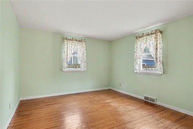 Welcome to 765 South Grosvenor, a lovingly cared-for 3-bedroom - photo 13
