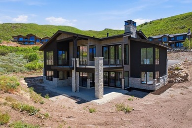 Nestled on a quiet cul-de-sac in desirable Hideout, this - photo 3