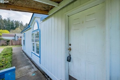 BRAND NEW ROOF, HEAT PUMP & CARPET! This 3-bed, 2-bath MFH on a - photo 7