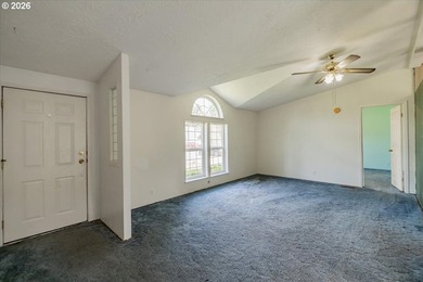 BRAND NEW ROOF, HEAT PUMP & CARPET! This 3-bed, 2-bath MFH on a - photo 10