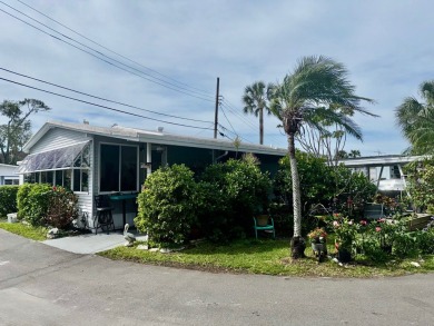 Manatee River Home For Sale in Ellenton Florida