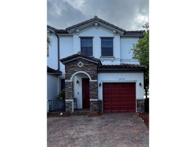 Lake Townhome/Townhouse For Sale in Homestead, Florida