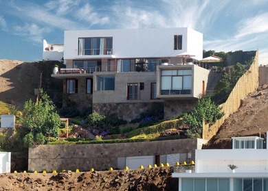 Behold the breathtaking beauty of this magnificent 4-level - photo 4
