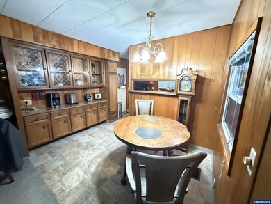 Charming 2-bedroom, 1-bath home w/a living room bump-out that