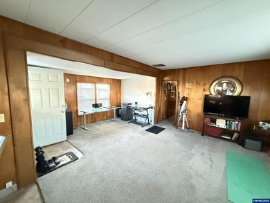 Charming 2-bedroom, 1-bath home w/a living room bump-out that