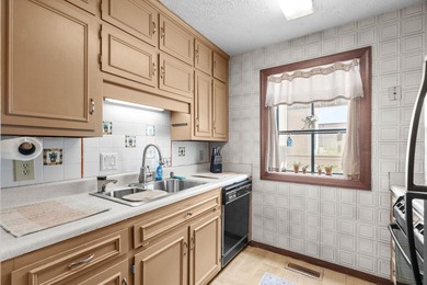 Pond View - 1st Floor - Fully Furnished Opportunity meets - photo 14