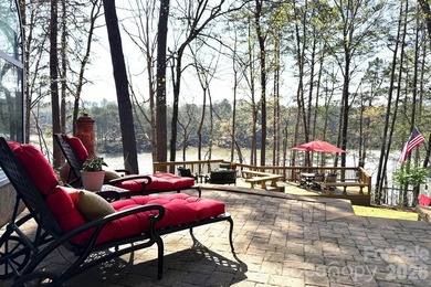 This is the one. Wake up to mist on the water and a mountain - photo 3