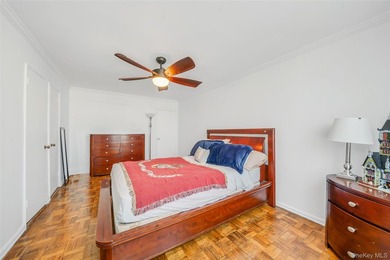Welcome to this spacious and sun-filled Junior 4 co-op ideally - photo 12